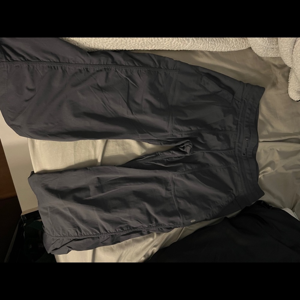 Lululemon cropped pants